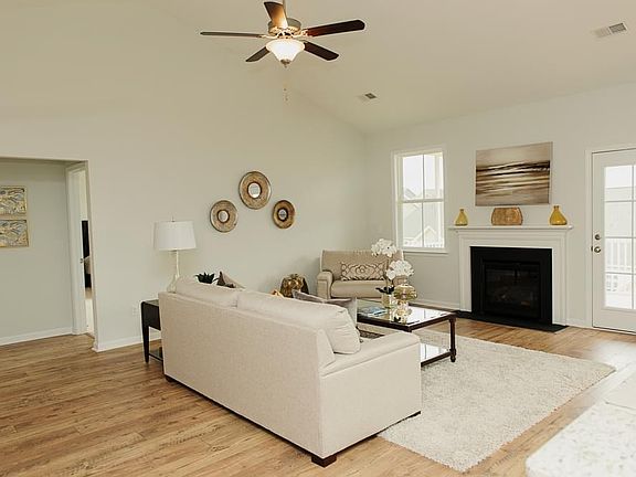 PHOTOS OF A SIMILAR HOME