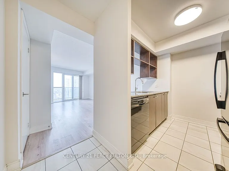 125 Village Green Sq #3105 — Photo 5