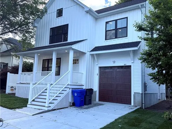 95 Farm St, Providence, RI 02908