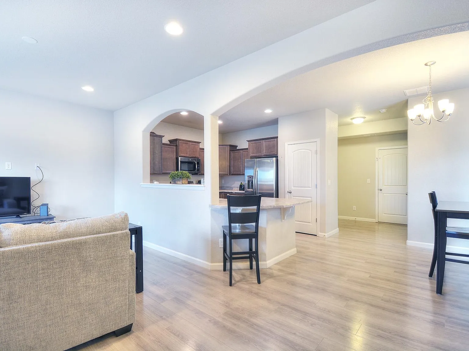 3 bed, 2.5 bath, 1966 sqft, $2,350 — Photo 4