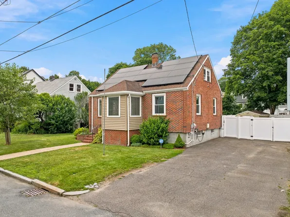 32 N Mountain Ave, Melrose, MA 02176