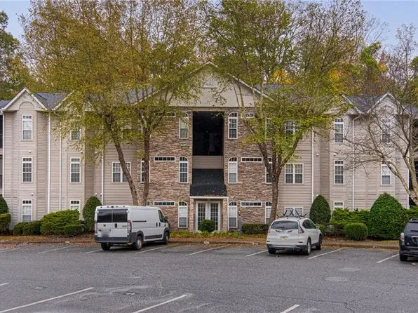 3005 Greystone Point #C, Greensboro, NC 27410
