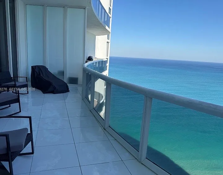 15901 Collins Ave #3907