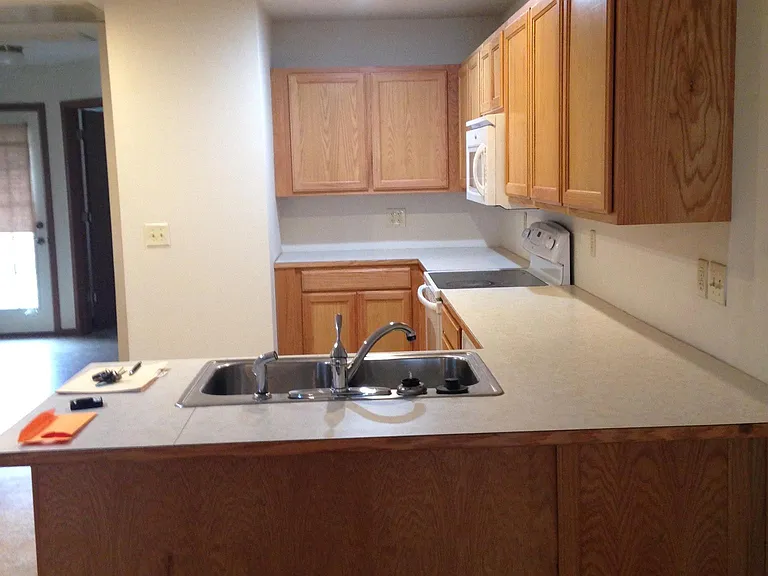 4240 W 1st St — Photo 4