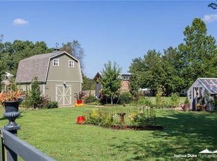 407 Peach Orchard Rd, Bentonville, AR 72712