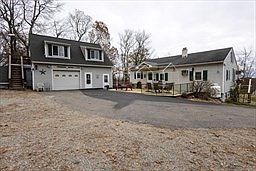 3rd image of 664 Stafford St