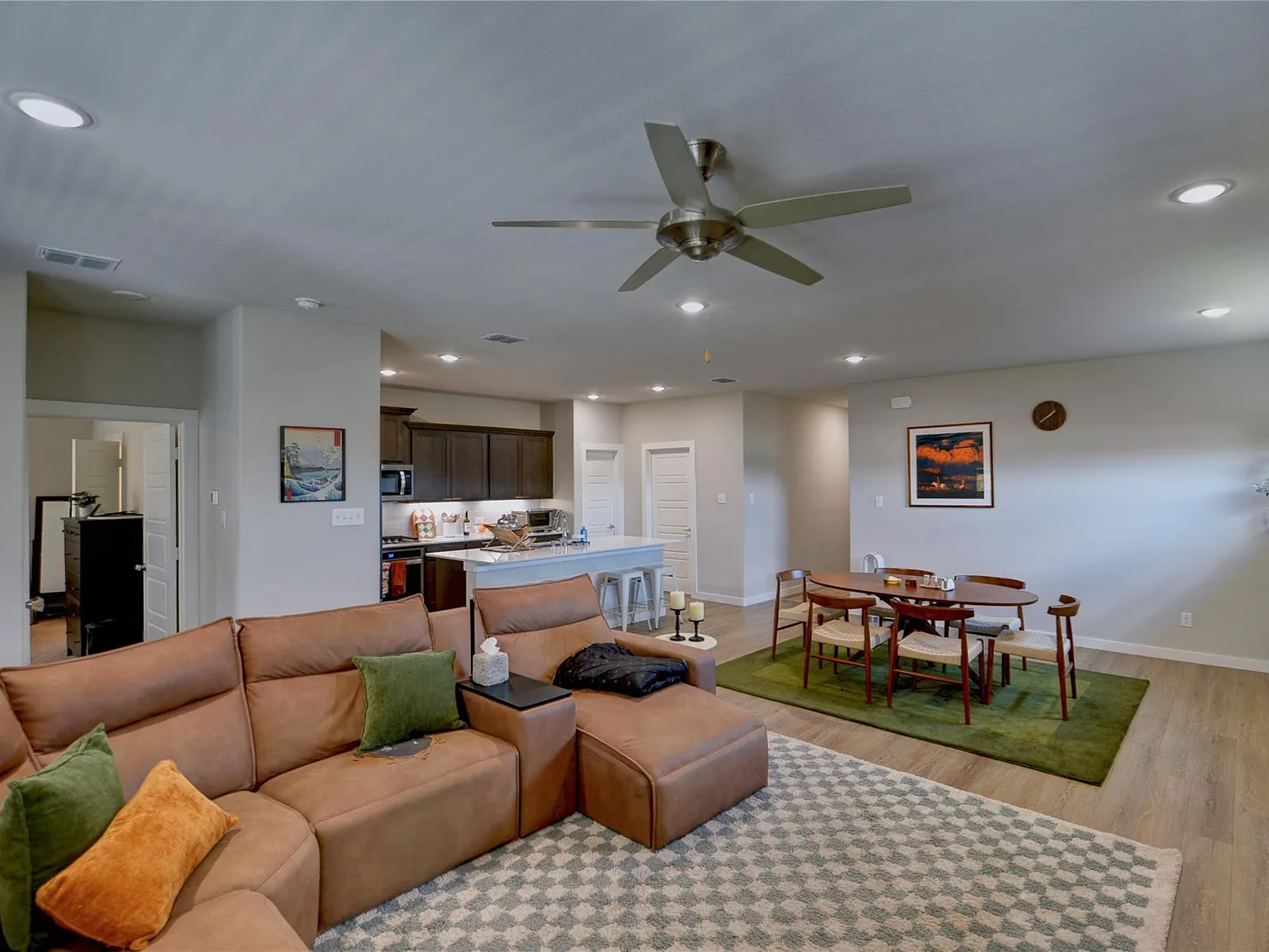 4 bed, 2193 sqft, $2,900 — Photo 2