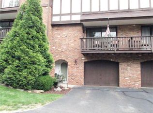 410 Allenberry Dr, Pittsburgh, PA