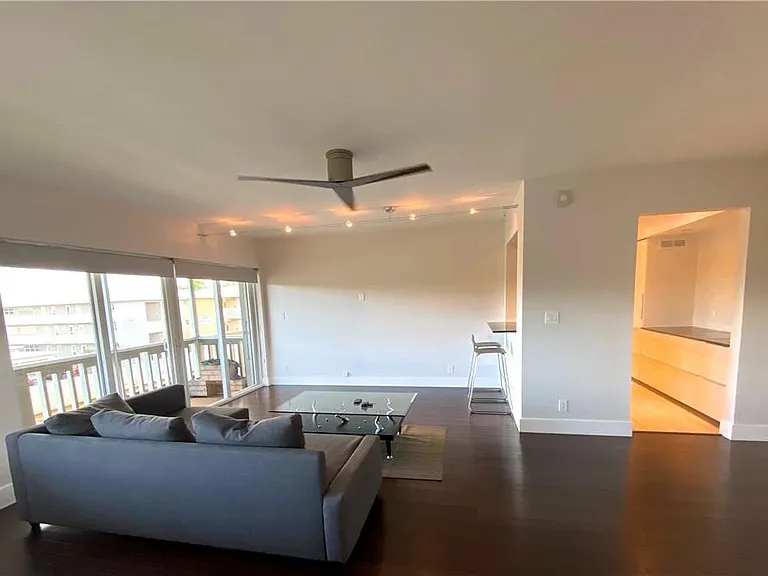 1200 SW 12th St #316 — Photo 3