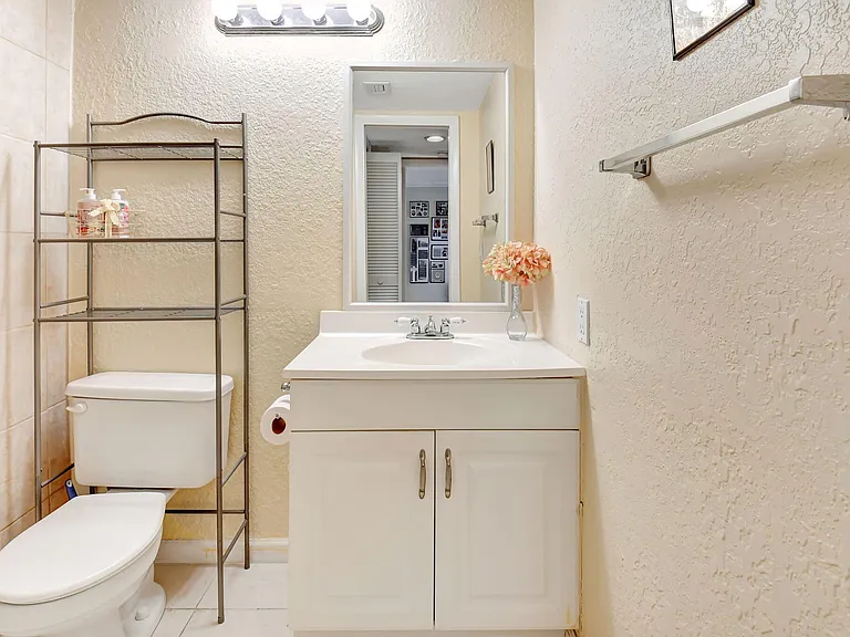 5715 Fairway Park Dr #201 — Photo 21
