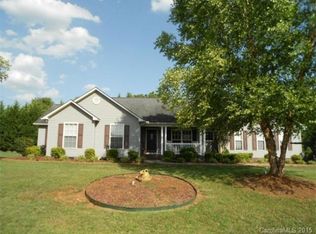 123 Lochshire Ln, Woodleaf, NC 27054