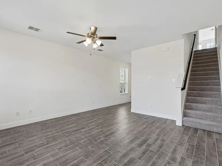 1013 Portina Dr — Photo 7
