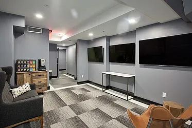 Rented by R New York