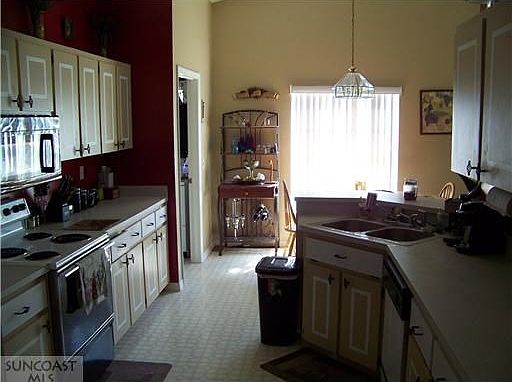 5th image of 10236 Rainbow Oaks Dr