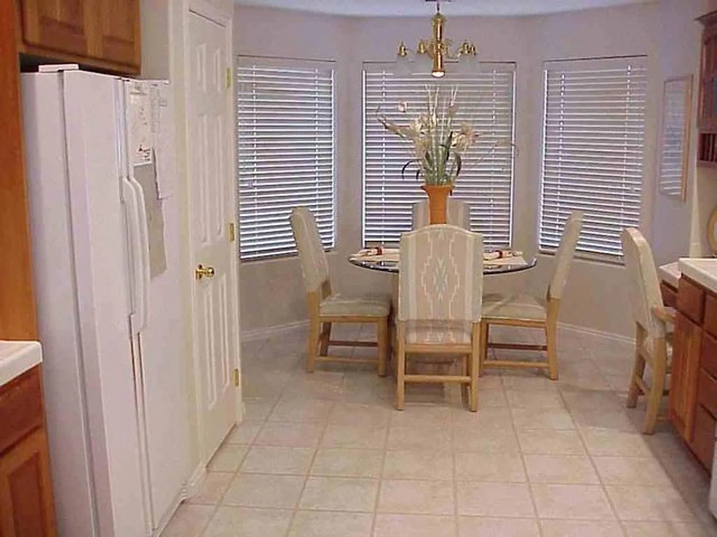 Spacious Three Bedroom — Photo 3