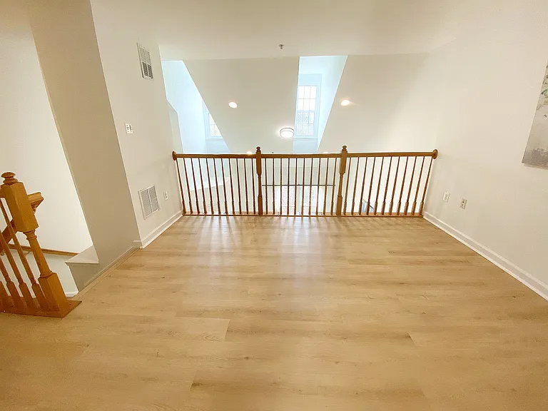 710 Market St E — Photo 26