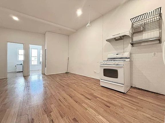 2nd image of 535 Graham Ave APT 2R