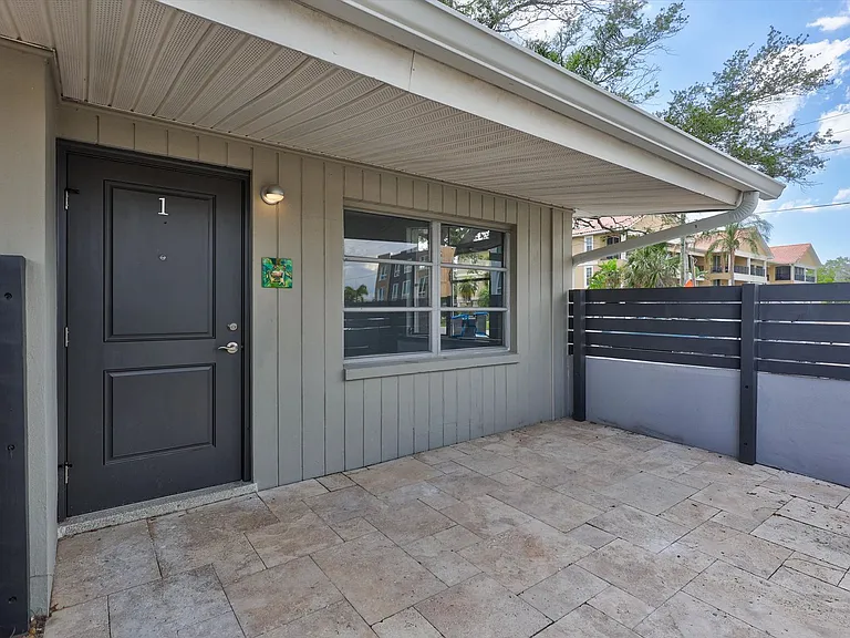325 Capri Blvd — Photo 23