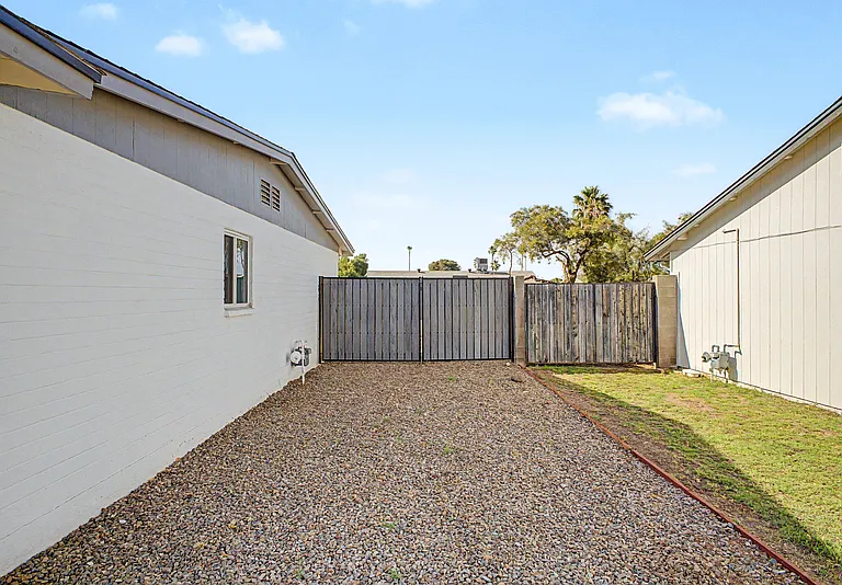 3430 E Poinsettia Dr — Photo 24