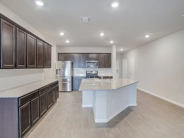 1007 Coolridge Ct — Photo 5