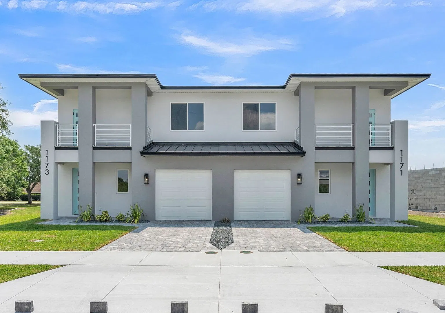 Stunning New Construction Villa for Rent Near Lake John — Photo 1