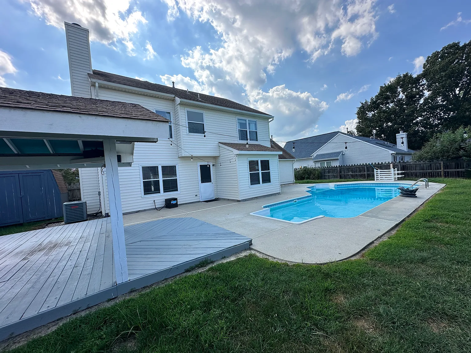 4 bed, 2.5 bath, 2183 sqft, $3,295 — Photo 2