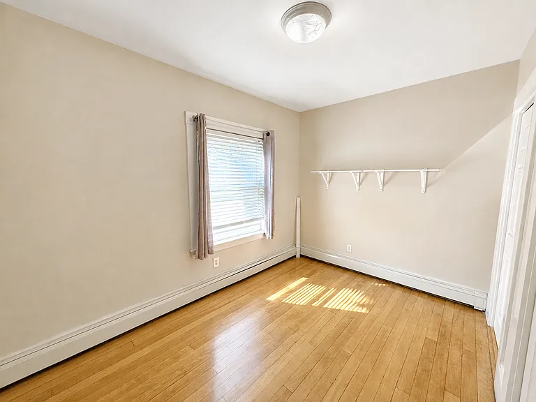 20 Middlesex Ave — Photo 4