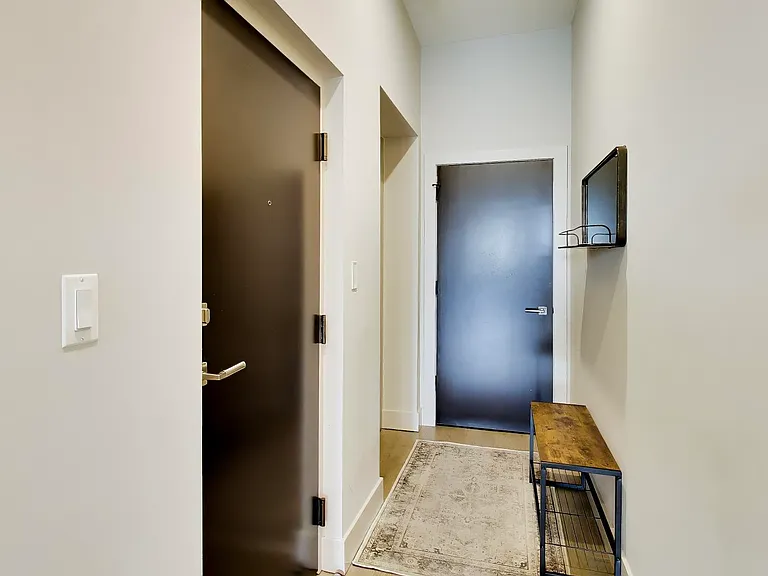 1902 W Division St #4S — Photo 4