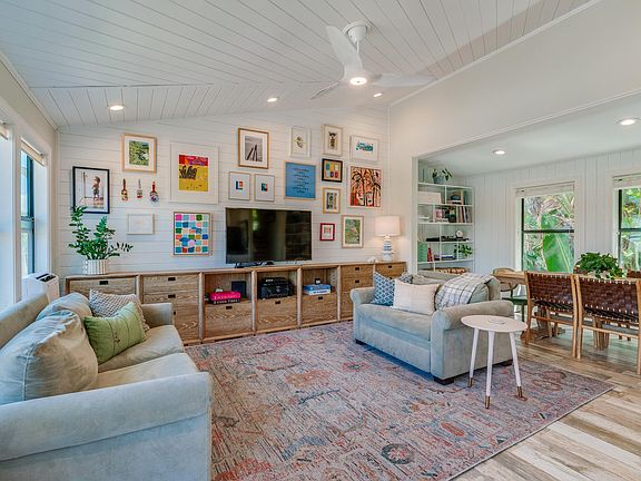 5th image of 842 Dolphin Ave