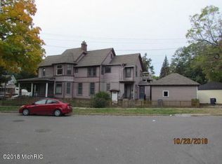 679 Lake Dr SE, Grand Rapids, MI 49503