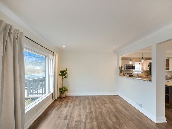 3rd image of 614 Christie St