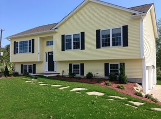 2 Glendaway Dr, Narragansett, RI 02882
