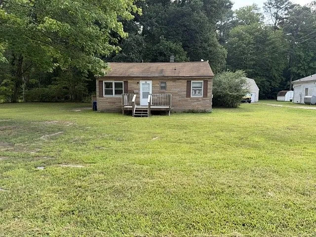 3 bed, 834 sqft, $1,450 — Photo 4