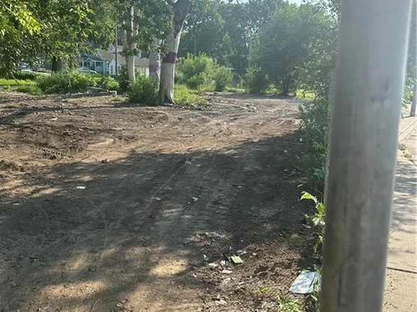 6108 E 7th St, Kansas City, MO 64125