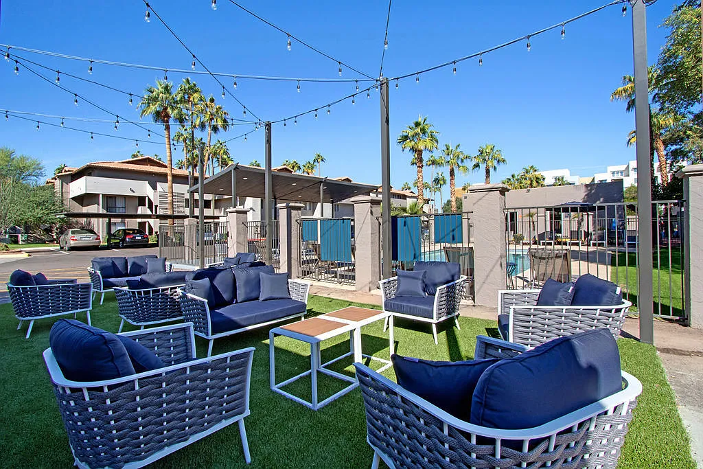 Riverside Apartments — Photo 3