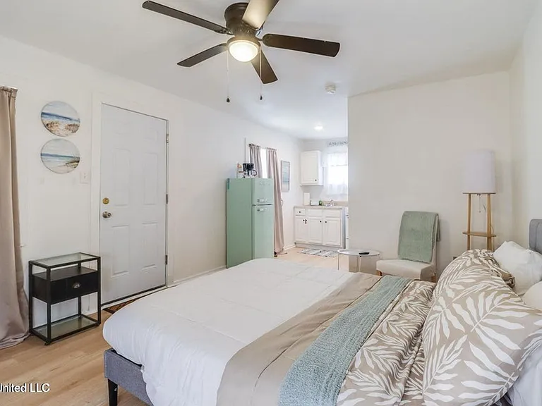 1812 Market St — Photo 5