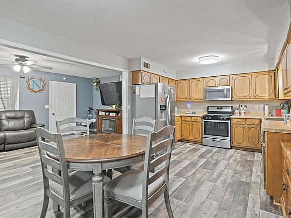 5th image of 1206 Charles St