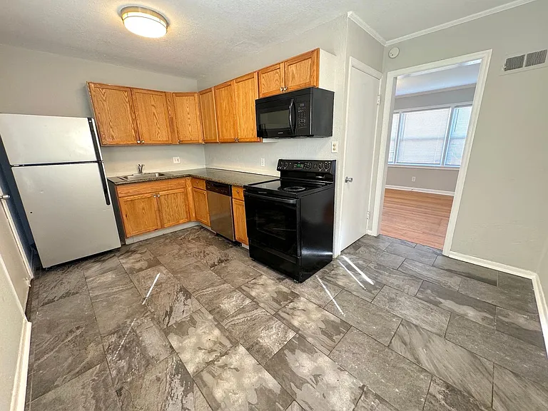 6024 Tracy Ave — Photo 2
