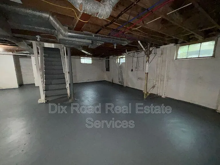 144 Niagara Ave — Photo 23