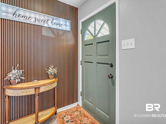3rd image of 407 E Myrtle Ave