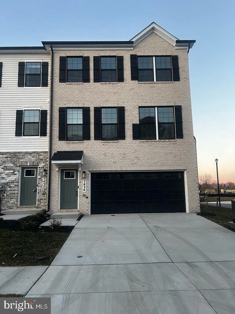 3 bed, 3.5 bath, 1728 sqft, $3,495 — Photo 1