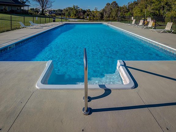 5th image of 251 Oak View Cir