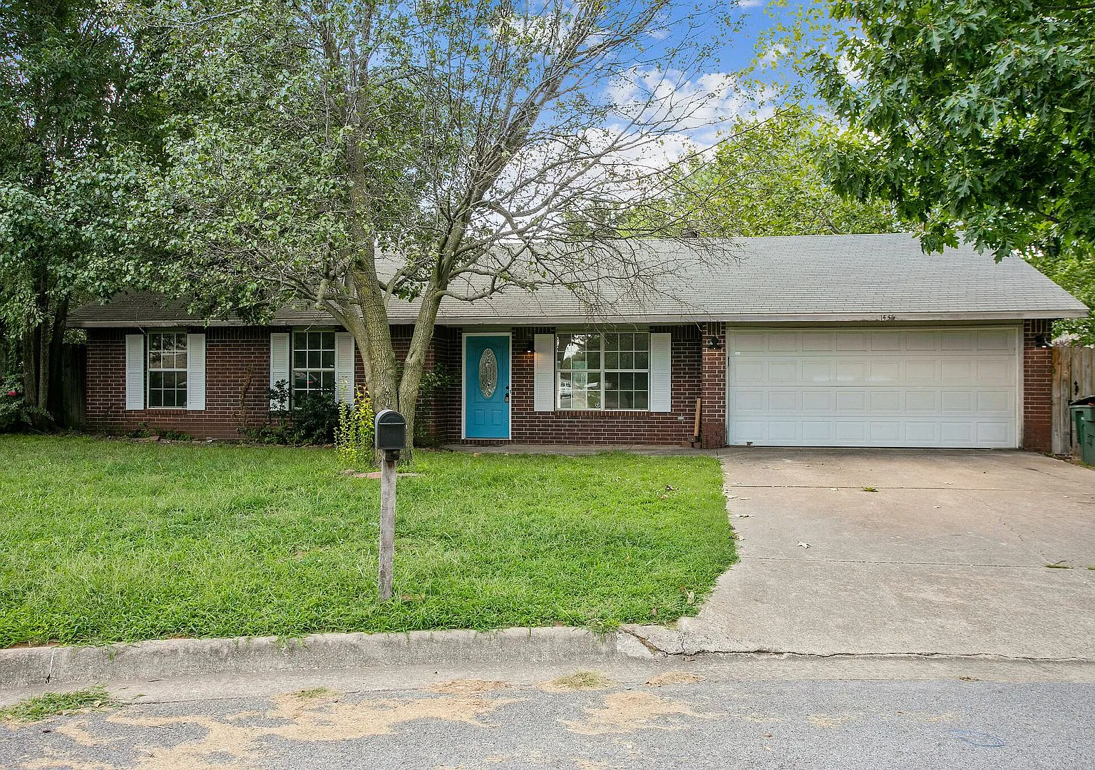 Ready for move in this November! Beautifully Renovated 3/2 Home for Rent. — Photo 1