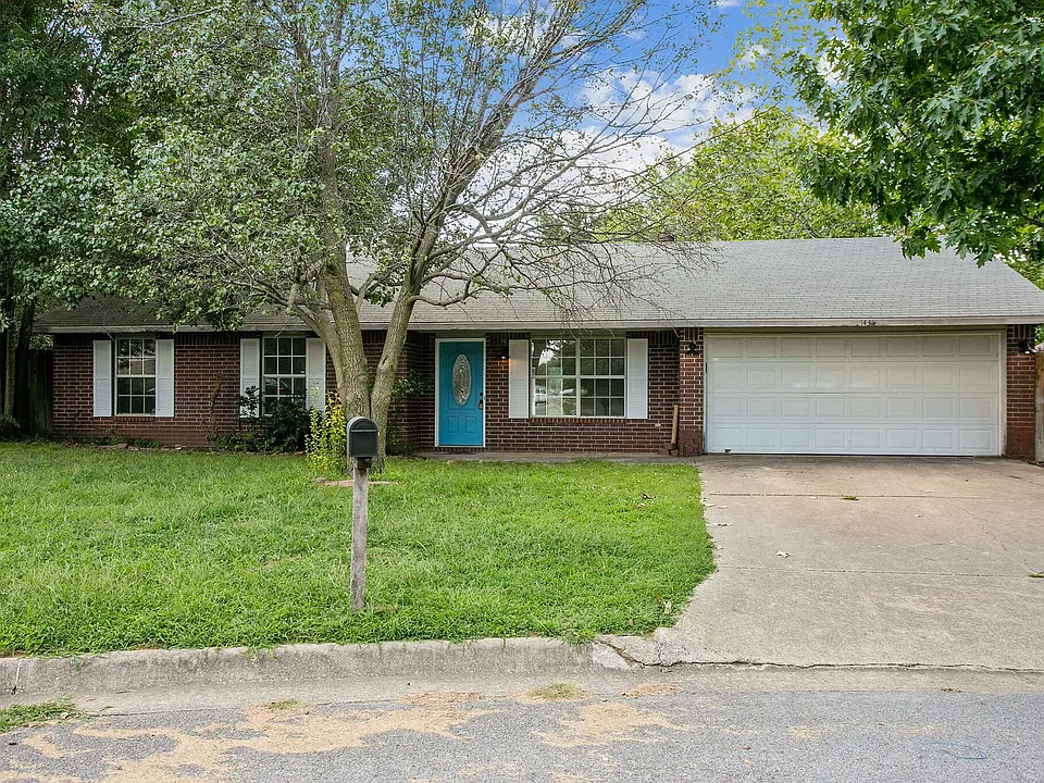 1435 N Lonesome Dove Dr