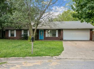 1435 N Lonesome Dove Dr, Fayetteville, AR 72704