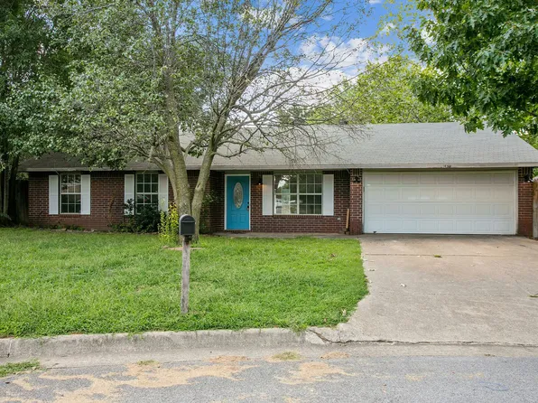 1435 N Lonesome Dove Dr, Fayetteville, AR 72704
