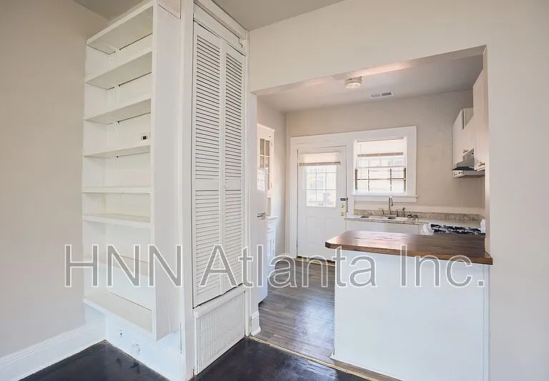 439 N Highland Ave NE #18 — Photo 6