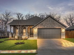 633 Begonia Dr, Azle, TX 76020