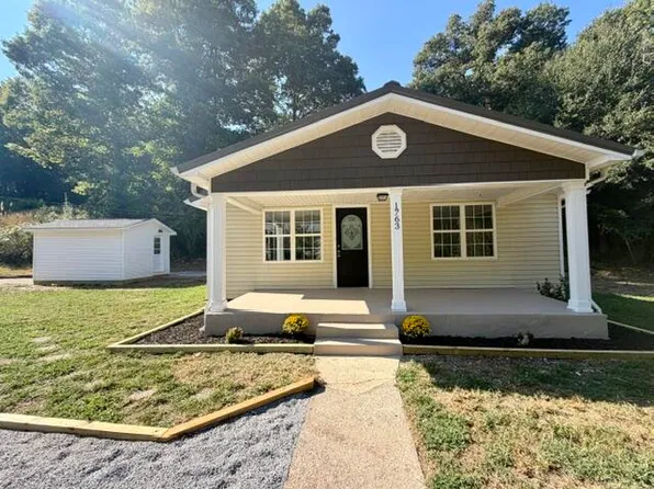 1763 Yaphank Rd, Soddy Daisy, TN 37379