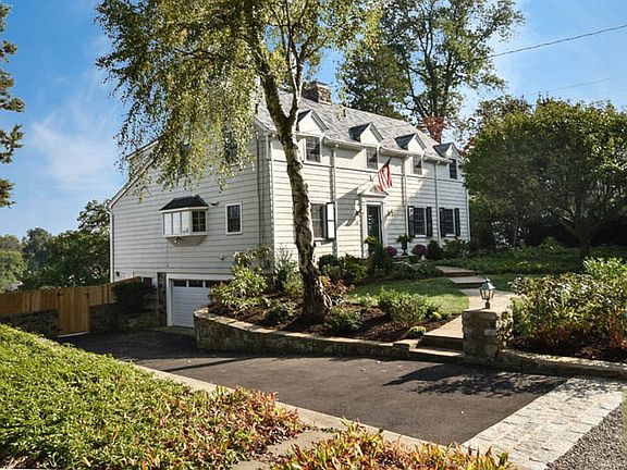 2nd image of 18 Covewood Dr